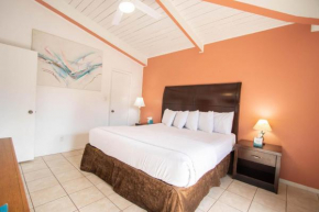 Cozy condo in Tiki complex with private beach access